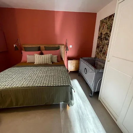 Апартаменти Rez De Jardin De