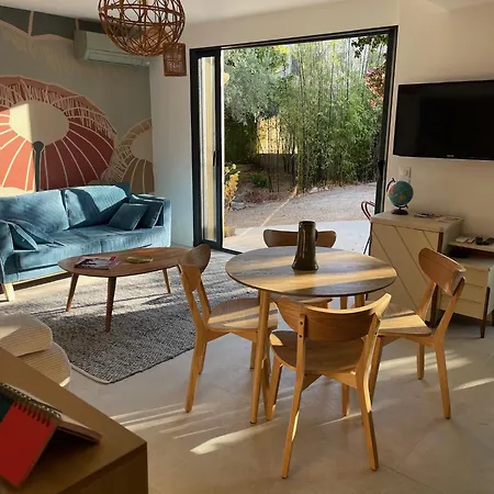 Апартаменти Rez De Jardin De
